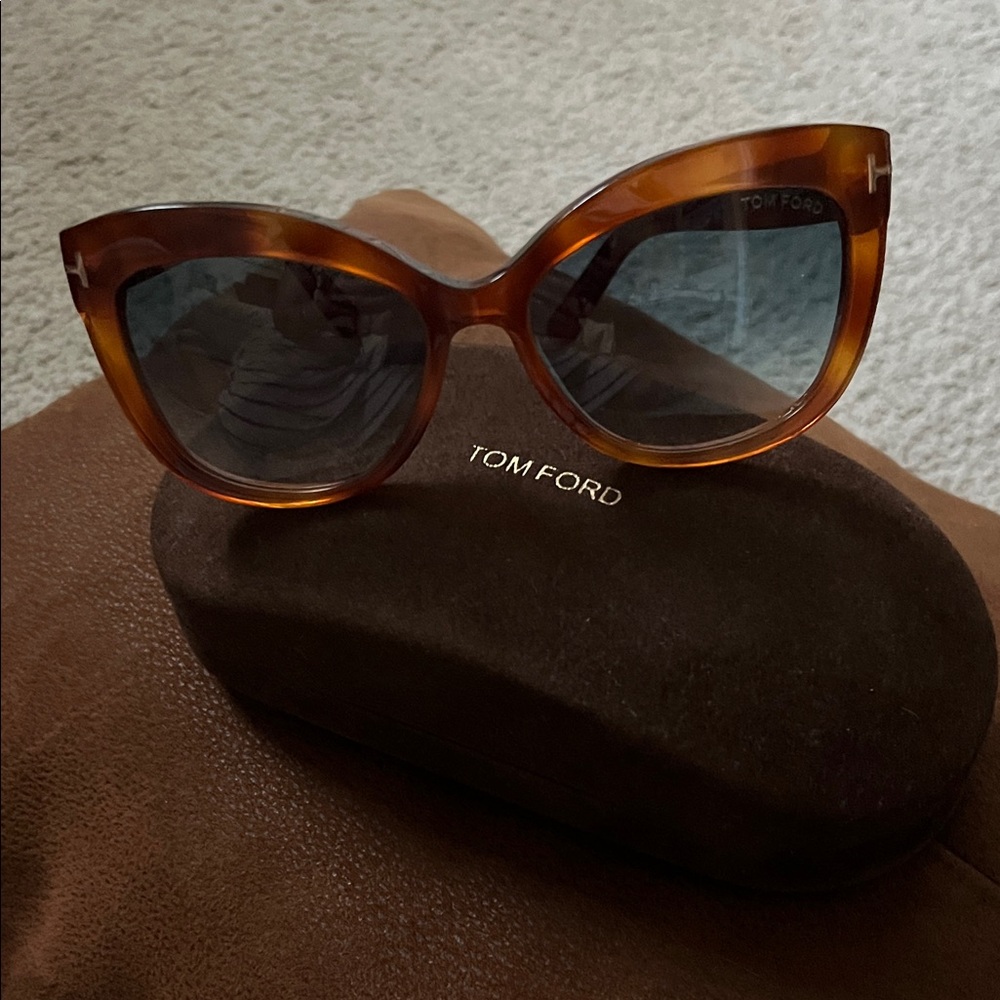 Tom Ford signature Cat Eye sunglasses